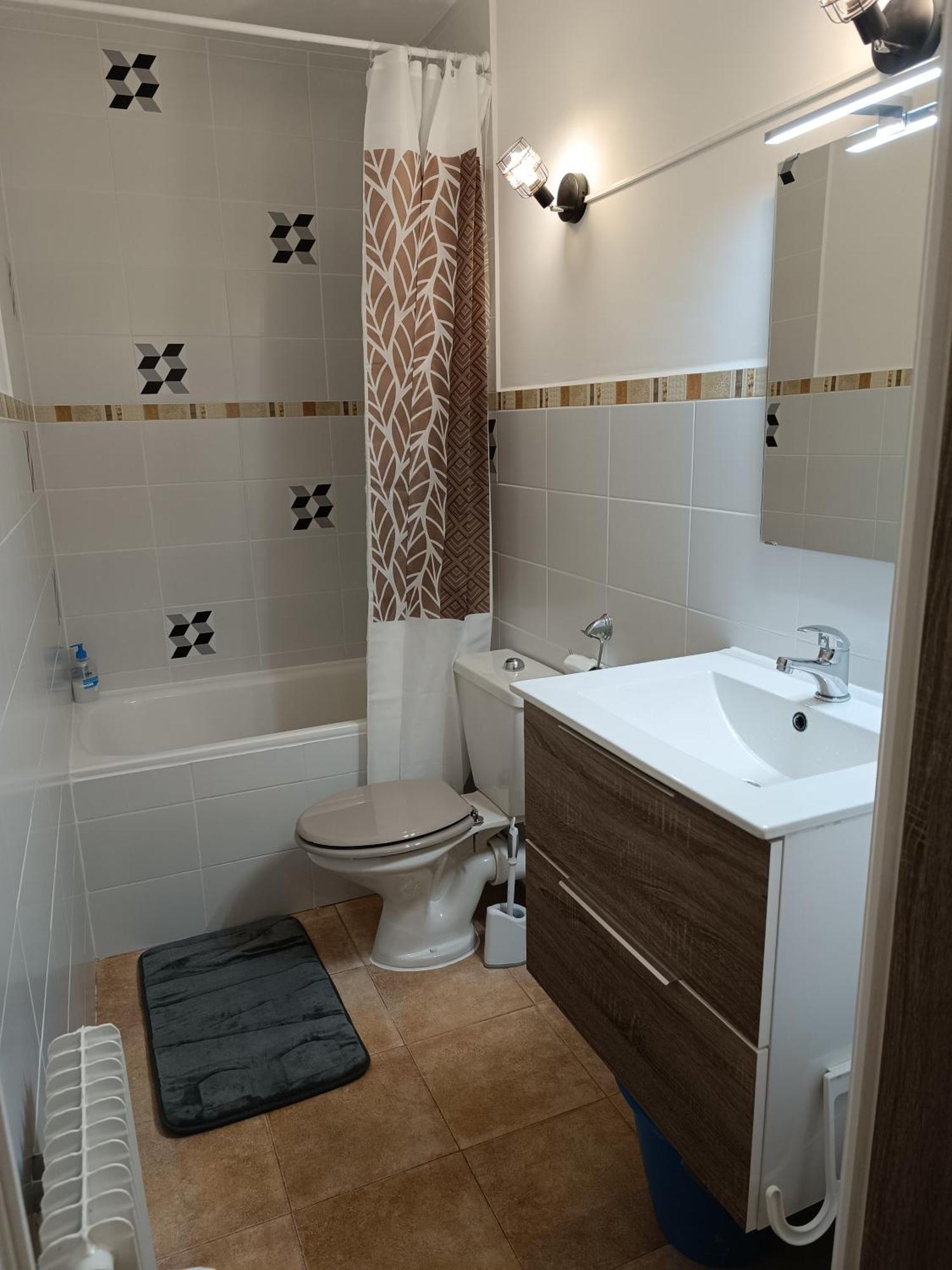 Studio Agreable Tout Confort Les Angles  Exterior foto